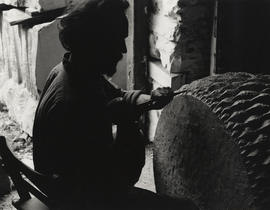 Photograph of Peter Randall-Page working on the sculpture Cone and Vessel